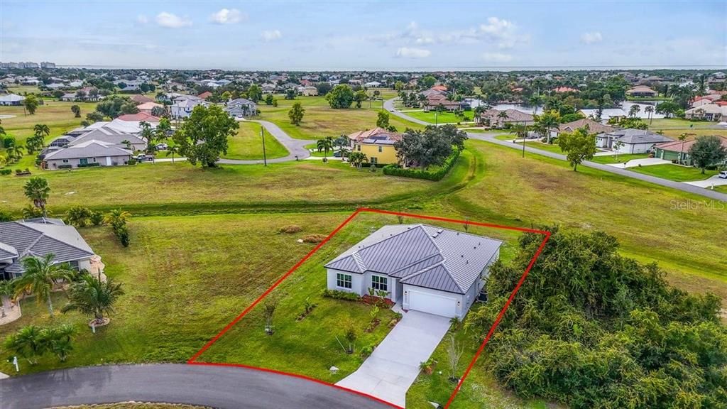 For Sale: $399,000 (4 beds, 3 baths, 2092 Square Feet)