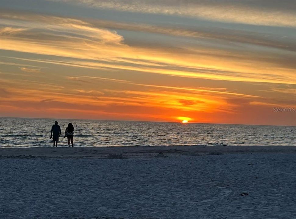 For Sale: $759,000 (3 beds, 2 baths, 1974 Square Feet)