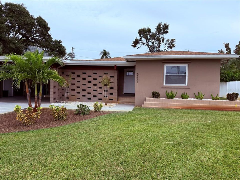 For Sale: $759,000 (3 beds, 2 baths, 1974 Square Feet)