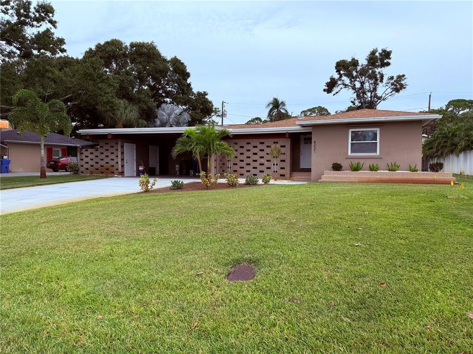 For Sale: $759,000 (3 beds, 2 baths, 1974 Square Feet)