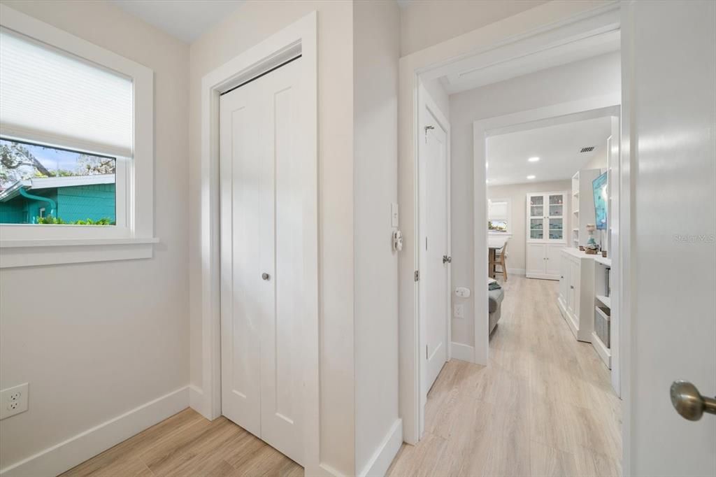 For Sale: $399,000 (2 beds, 1 baths, 700 Square Feet)