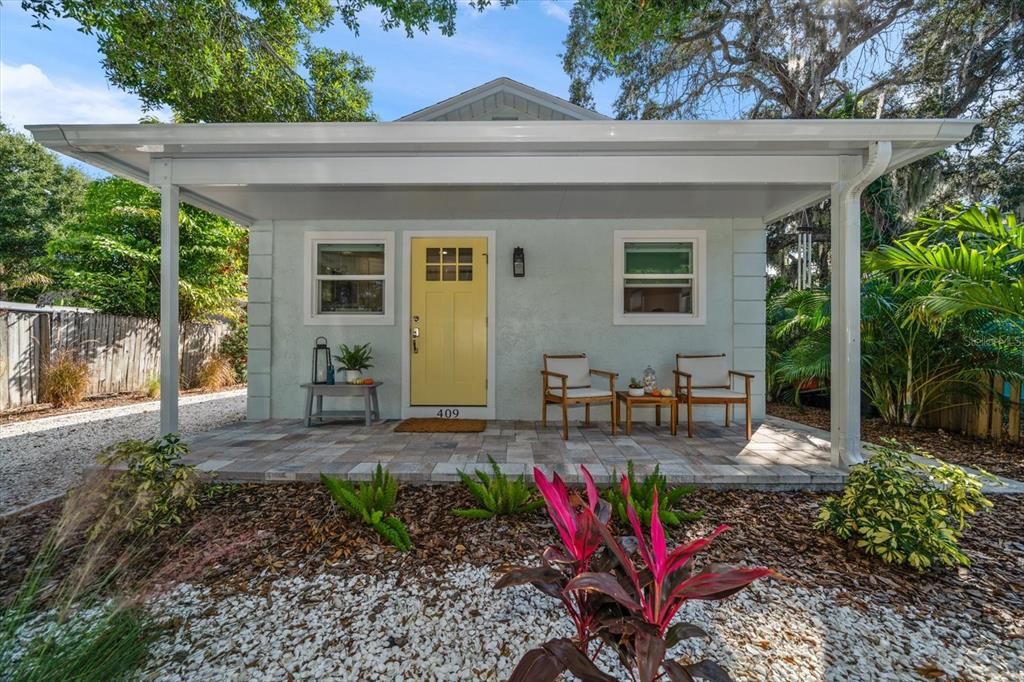 For Sale: $399,000 (2 beds, 1 baths, 700 Square Feet)