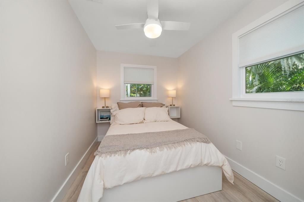 For Sale: $399,000 (2 beds, 1 baths, 700 Square Feet)