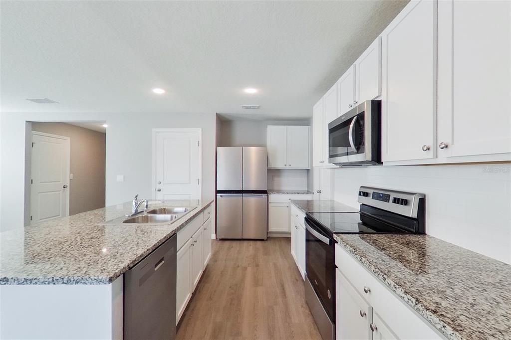 En Renta: $2,595 (5 camas, 3 baños, 2370 Pies cuadrados)