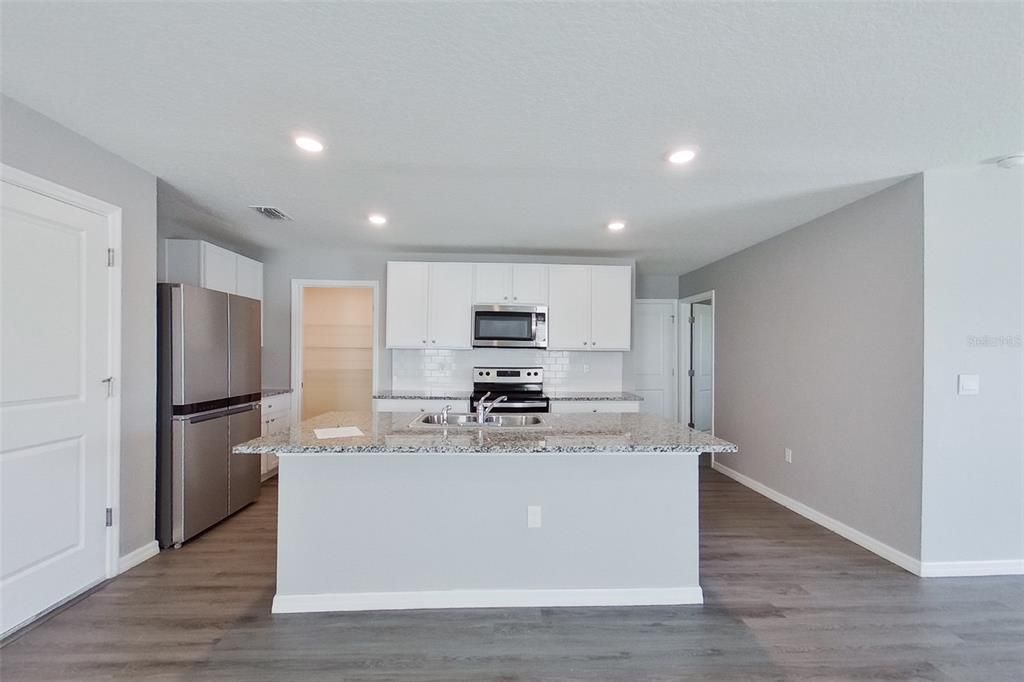 En Renta: $2,595 (5 camas, 3 baños, 2370 Pies cuadrados)