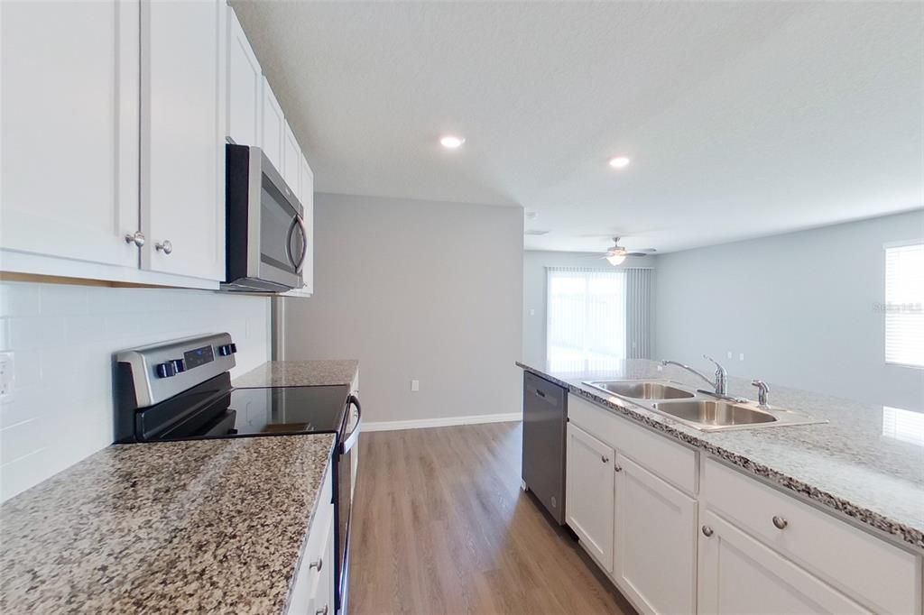 En Renta: $2,595 (5 camas, 3 baños, 2370 Pies cuadrados)