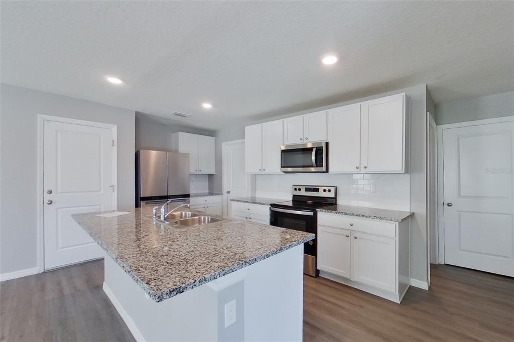 En Renta: $2,595 (5 camas, 3 baños, 2370 Pies cuadrados)