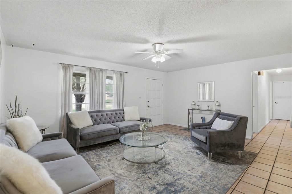 На продажу: $470,000 (3 спален, 2 ванн, 1721 Квадратных фут)