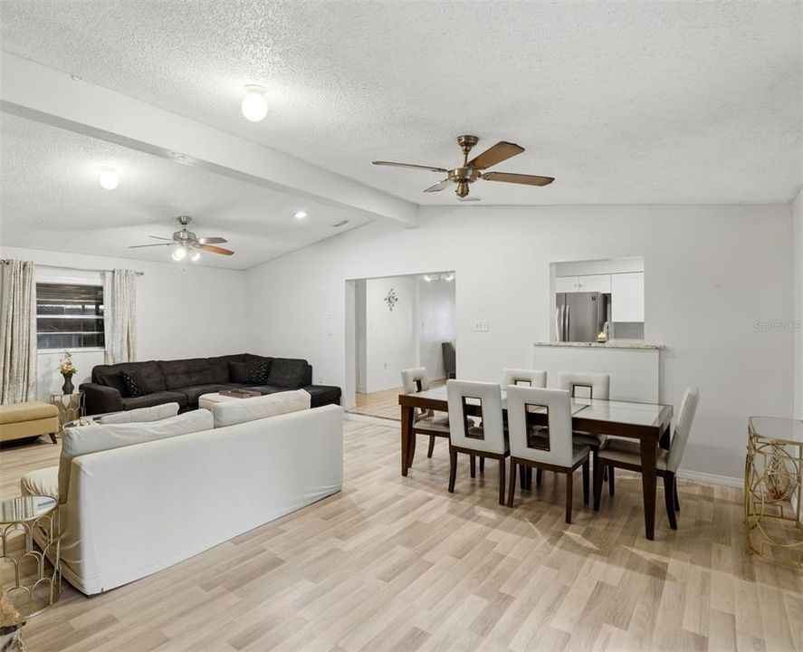 На продажу: $470,000 (3 спален, 2 ванн, 1721 Квадратных фут)