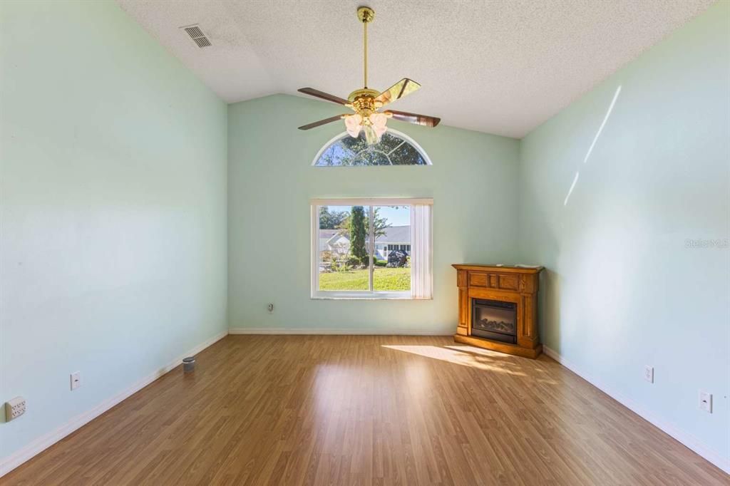 For Sale: $346,400 (3 beds, 2 baths, 2132 Square Feet)