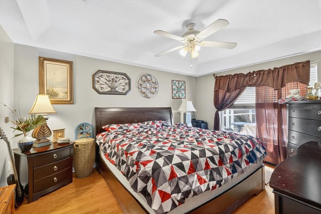 待售: $375,000 (4 贝兹, 2 浴室, 1476 平方英尺)