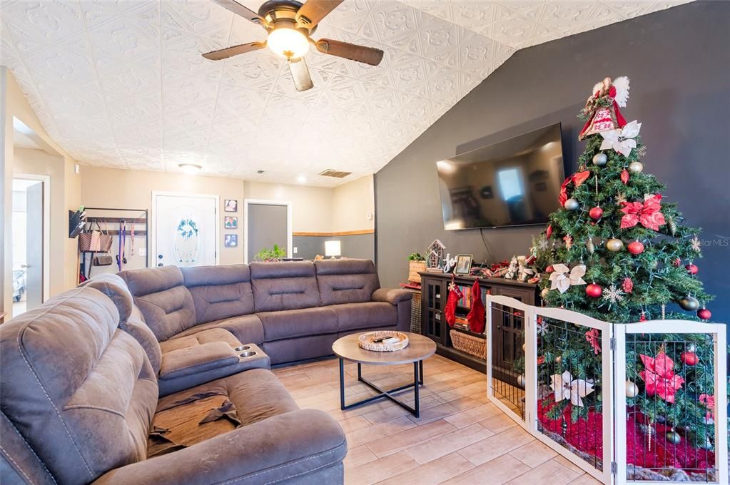 For Sale: $260,000 (2 beds, 2 baths, 1208 Square Feet)