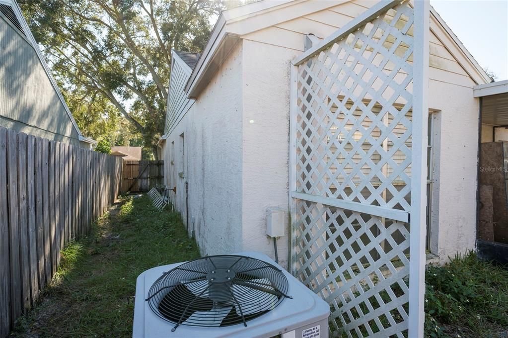 For Sale: $260,000 (2 beds, 2 baths, 1208 Square Feet)