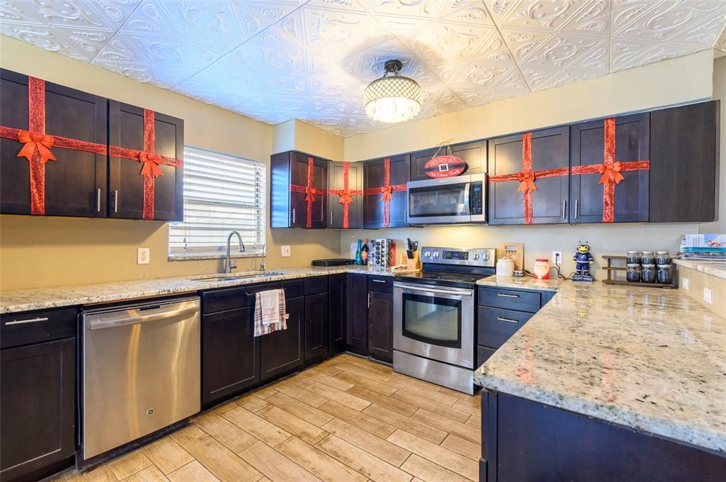 For Sale: $260,000 (2 beds, 2 baths, 1208 Square Feet)