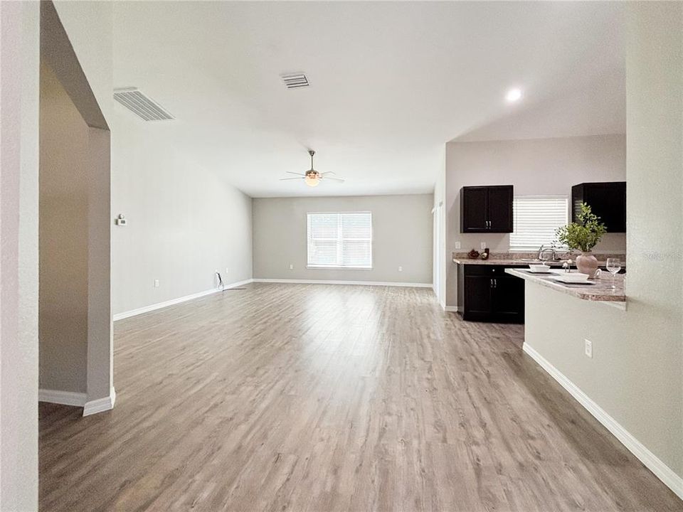 En Venta: $285,000 (3 camas, 2 baños, 1801 Pies cuadrados)