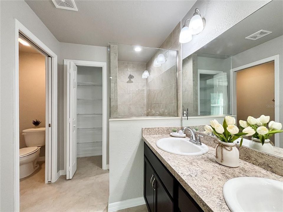 En Venta: $285,000 (3 camas, 2 baños, 1801 Pies cuadrados)