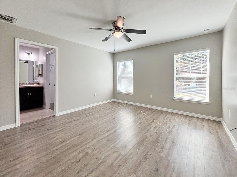 En Venta: $285,000 (3 camas, 2 baños, 1801 Pies cuadrados)