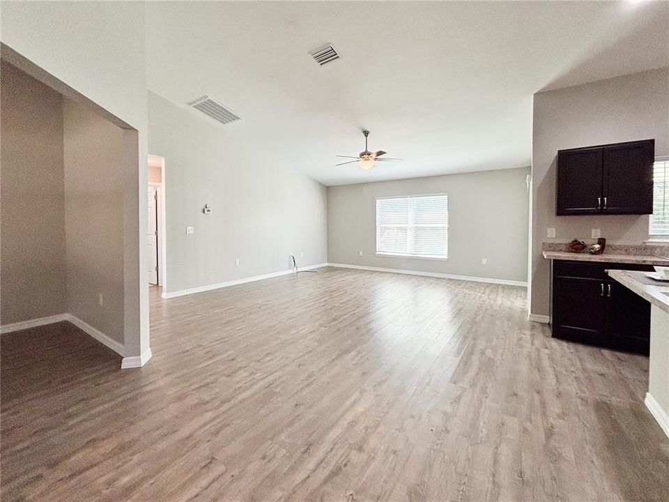 En Venta: $285,000 (3 camas, 2 baños, 1801 Pies cuadrados)