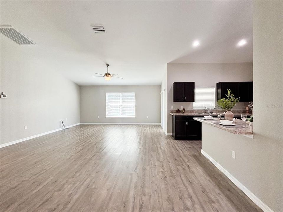 En Venta: $285,000 (3 camas, 2 baños, 1801 Pies cuadrados)