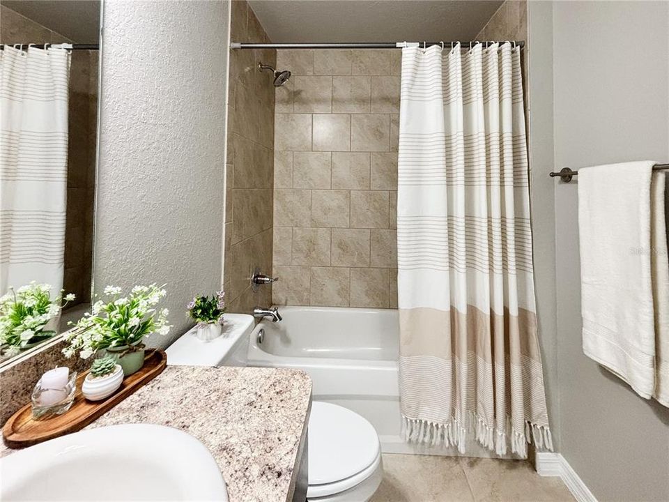 En Venta: $285,000 (3 camas, 2 baños, 1801 Pies cuadrados)