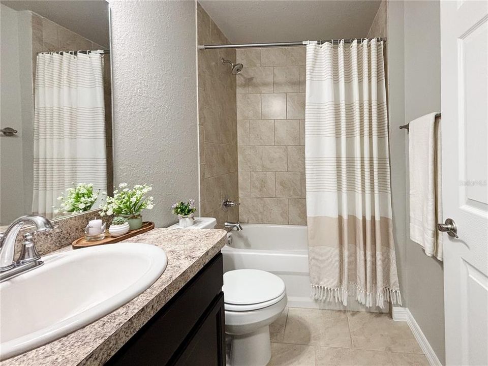 En Venta: $285,000 (3 camas, 2 baños, 1801 Pies cuadrados)