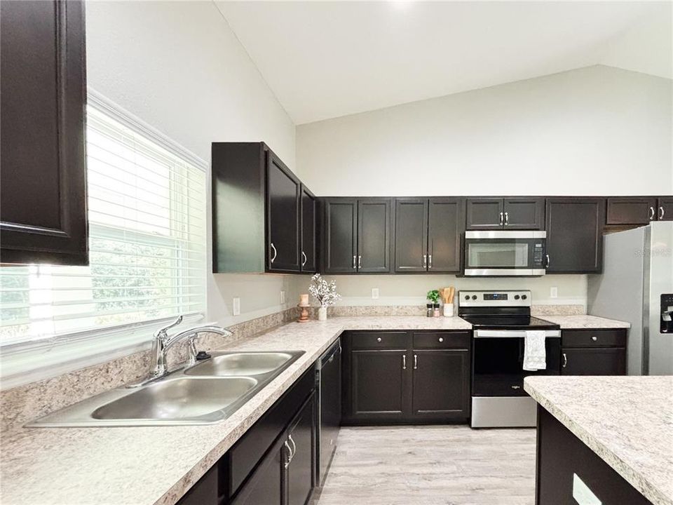 En Venta: $285,000 (3 camas, 2 baños, 1801 Pies cuadrados)