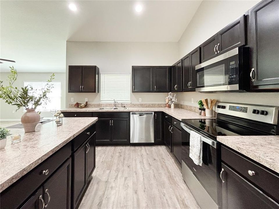 En Venta: $285,000 (3 camas, 2 baños, 1801 Pies cuadrados)