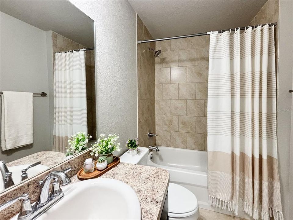 En Venta: $285,000 (3 camas, 2 baños, 1801 Pies cuadrados)