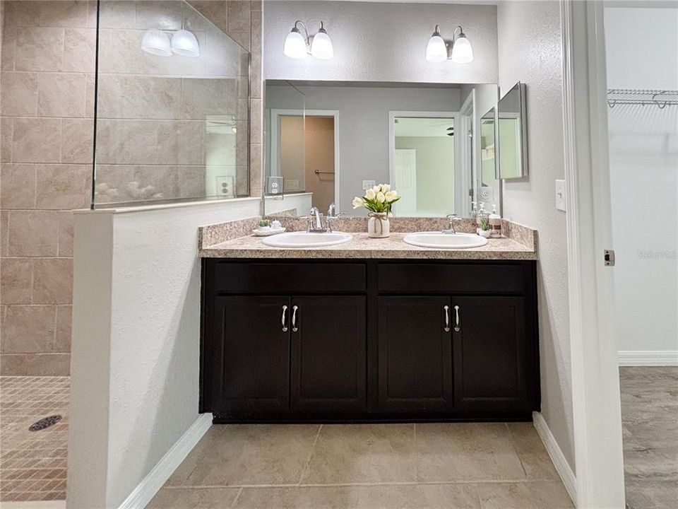 En Venta: $285,000 (3 camas, 2 baños, 1801 Pies cuadrados)