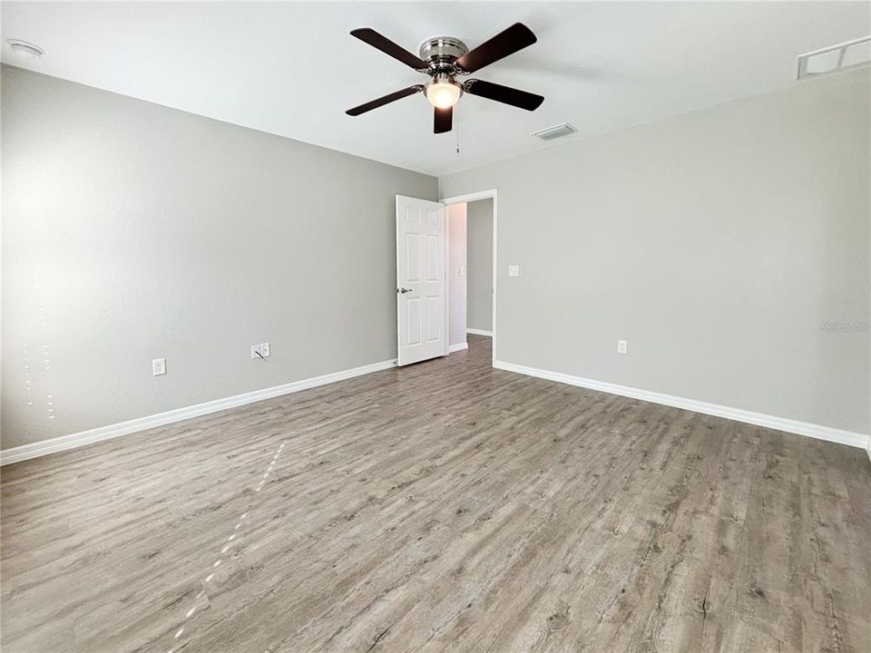 En Venta: $285,000 (3 camas, 2 baños, 1801 Pies cuadrados)