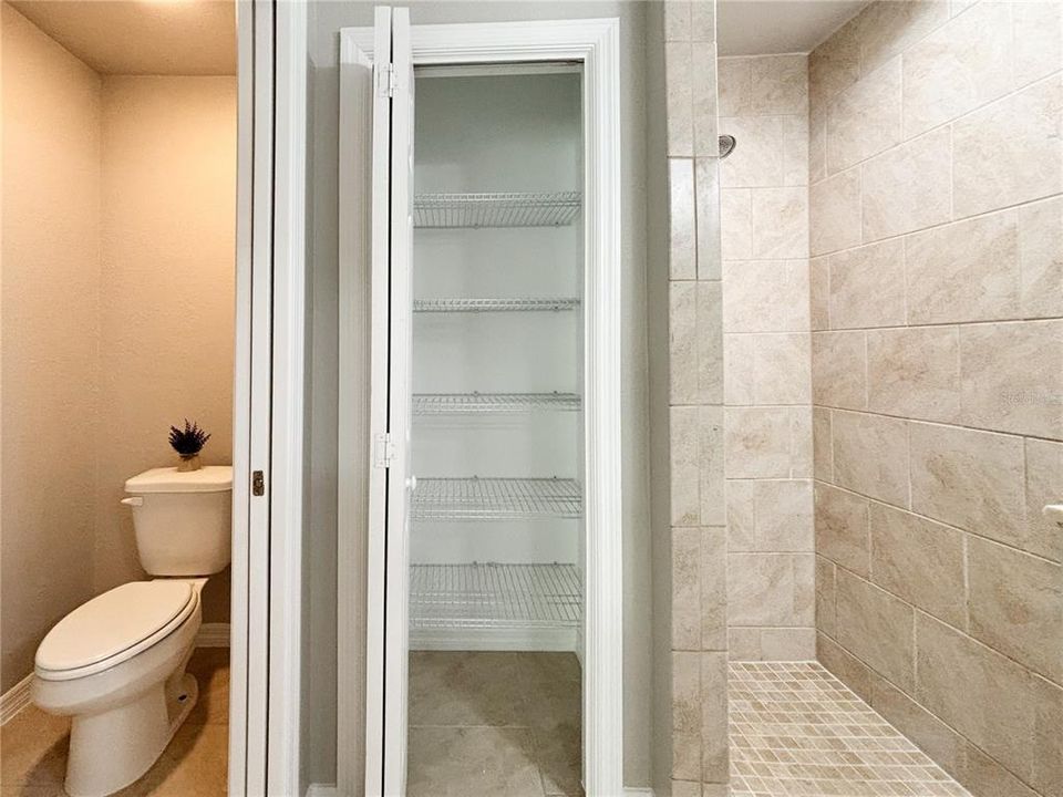 En Venta: $285,000 (3 camas, 2 baños, 1801 Pies cuadrados)