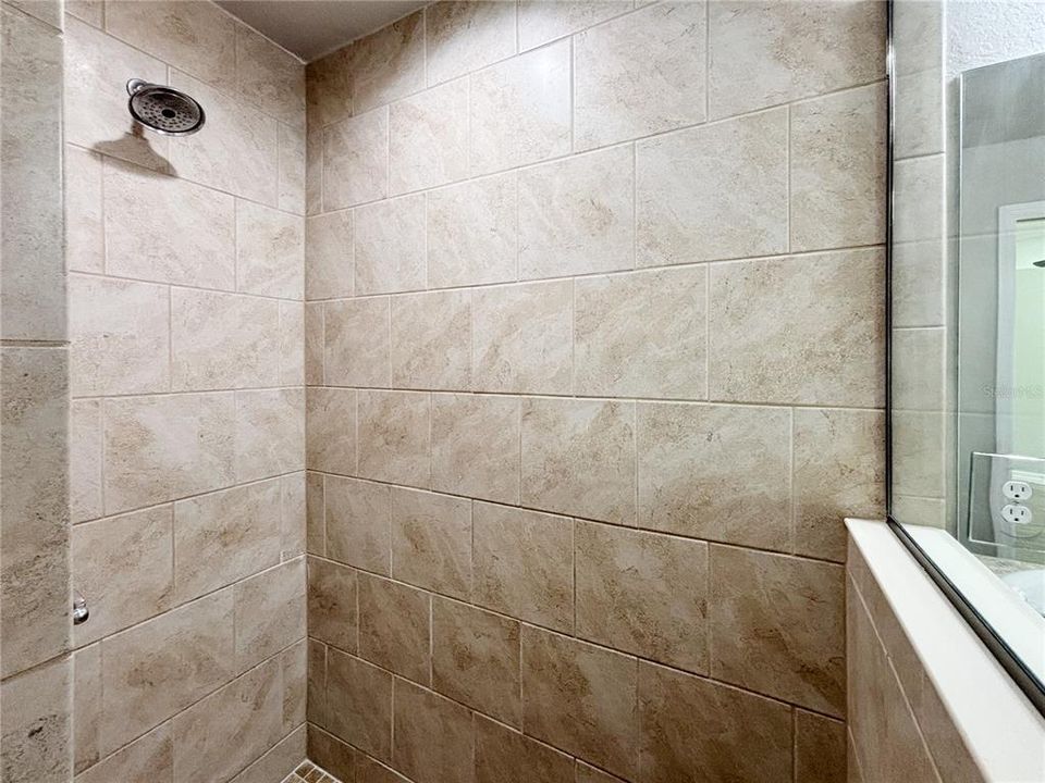 En Venta: $285,000 (3 camas, 2 baños, 1801 Pies cuadrados)