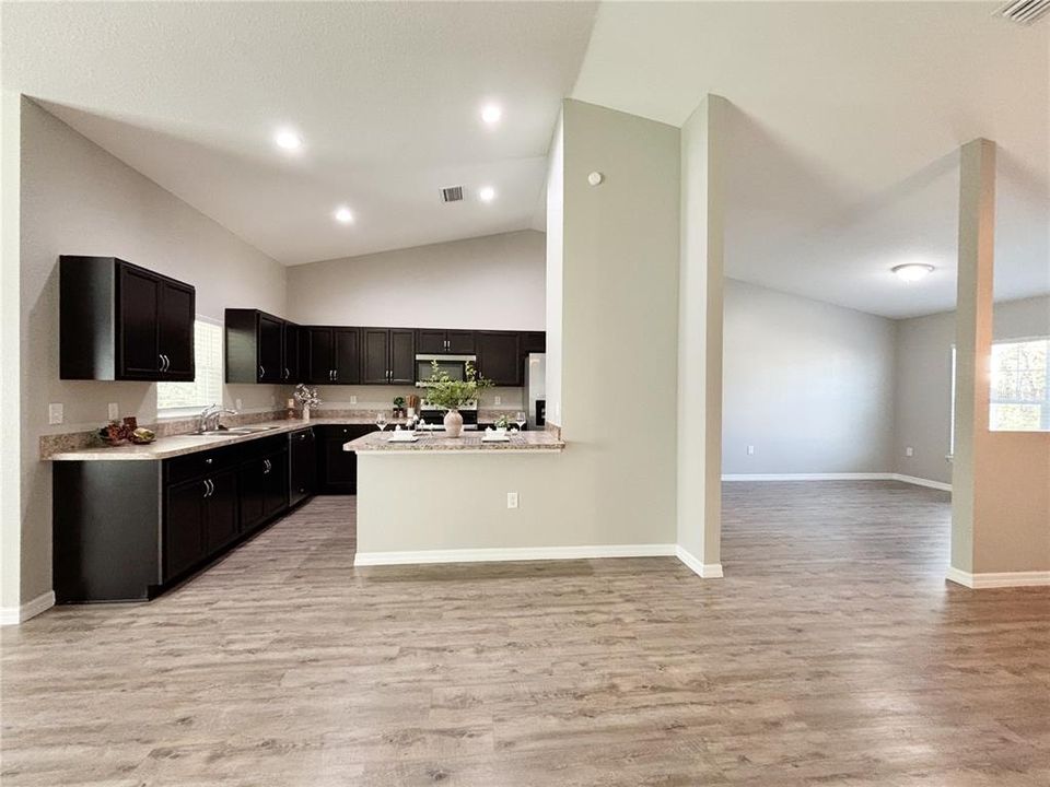 En Venta: $285,000 (3 camas, 2 baños, 1801 Pies cuadrados)