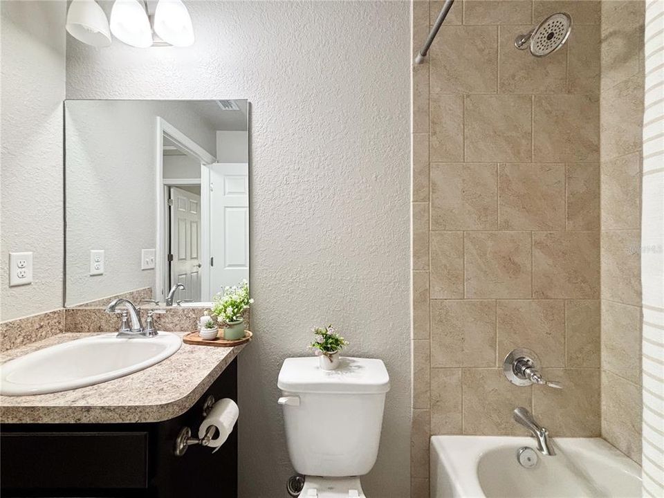 En Venta: $285,000 (3 camas, 2 baños, 1801 Pies cuadrados)