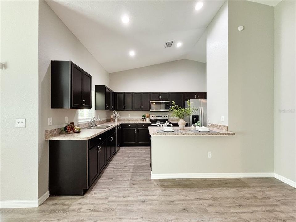 En Venta: $285,000 (3 camas, 2 baños, 1801 Pies cuadrados)