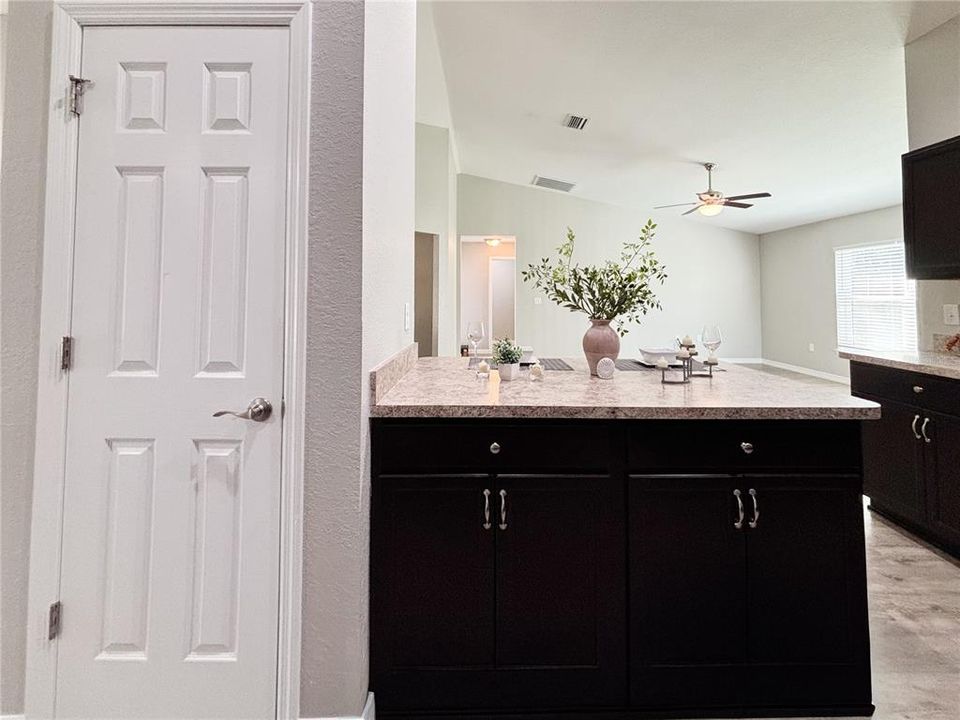 En Venta: $285,000 (3 camas, 2 baños, 1801 Pies cuadrados)