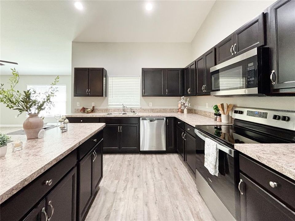 En Venta: $285,000 (3 camas, 2 baños, 1801 Pies cuadrados)