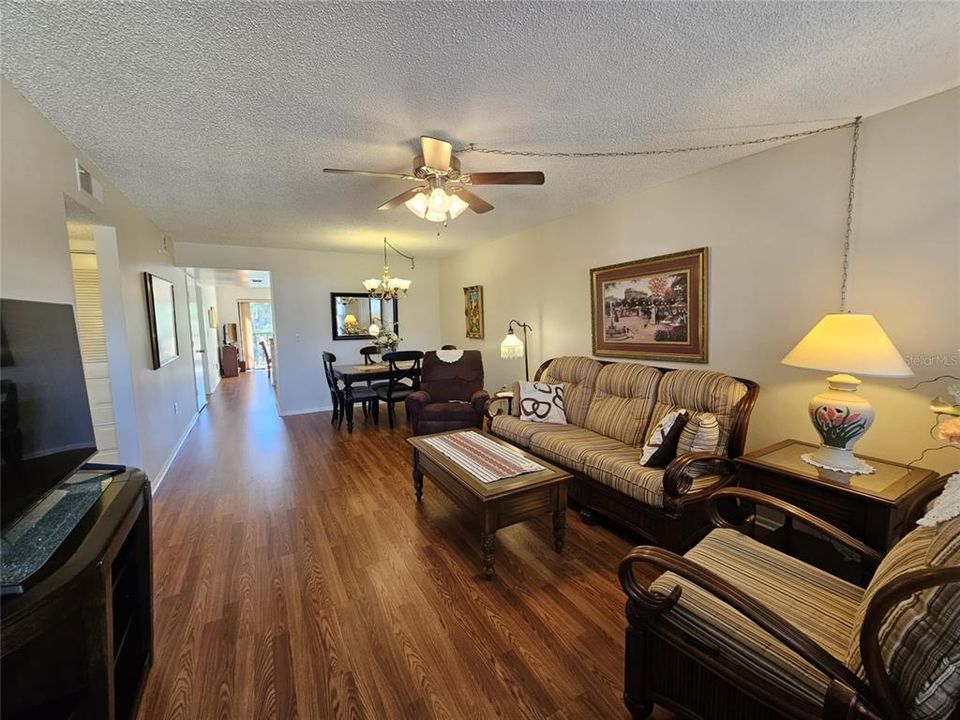 待售: $115,000 (2 贝兹, 2 浴室, 1050 平方英尺)