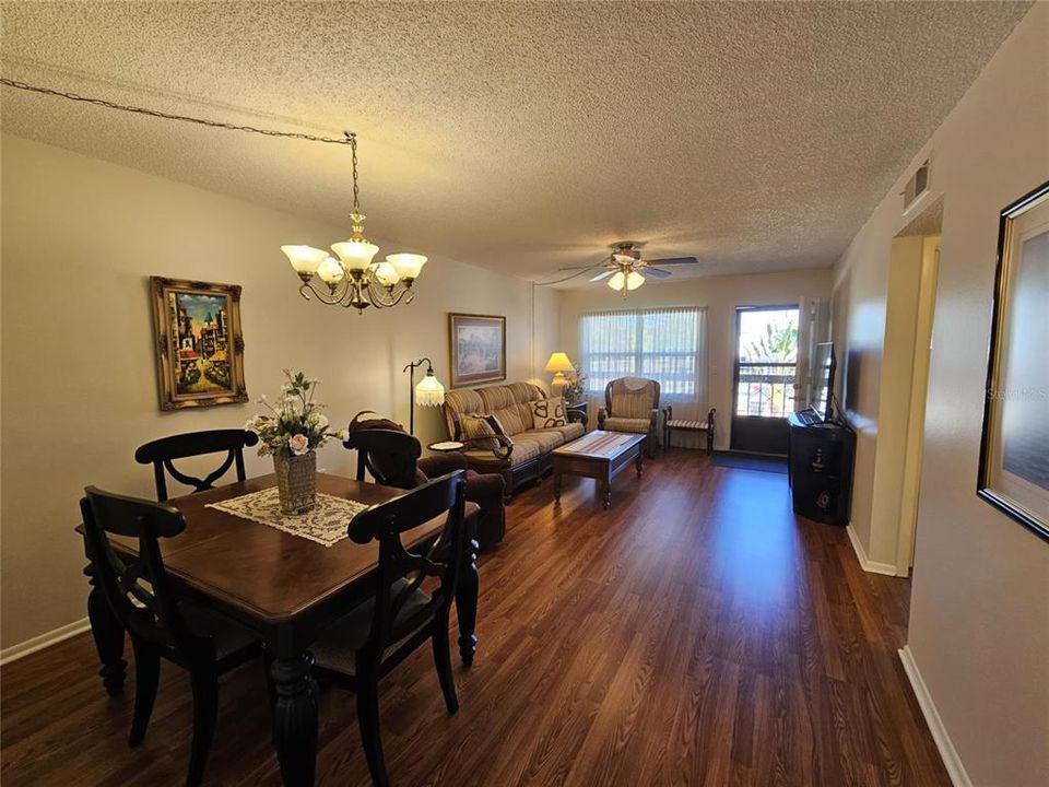 待售: $115,000 (2 贝兹, 2 浴室, 1050 平方英尺)