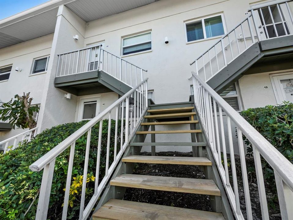 For Sale: $775,000 (2 beds, 2 baths, 1170 Square Feet)