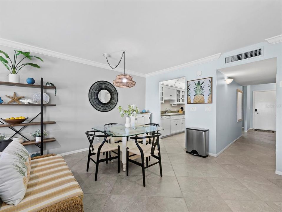 For Sale: $775,000 (2 beds, 2 baths, 1170 Square Feet)