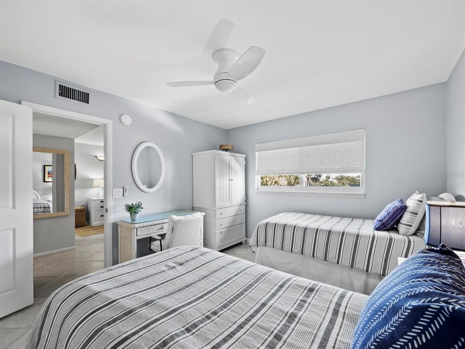 For Sale: $775,000 (2 beds, 2 baths, 1170 Square Feet)