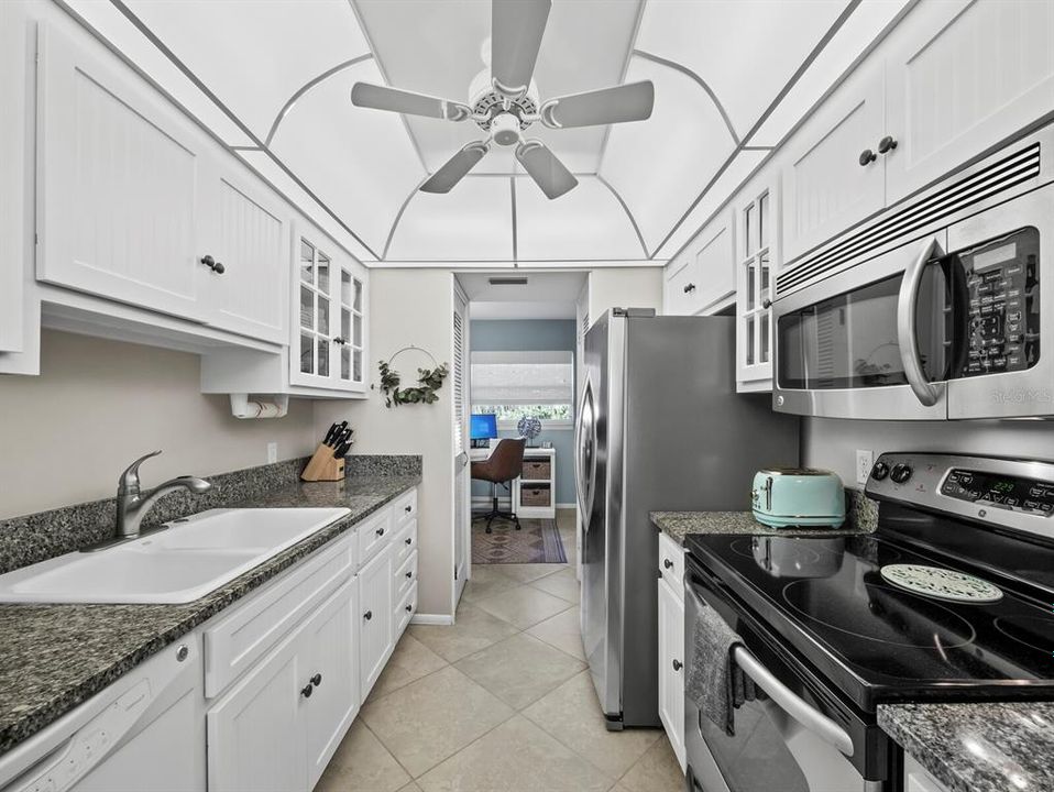 For Sale: $775,000 (2 beds, 2 baths, 1170 Square Feet)