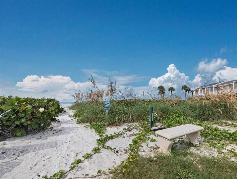 For Sale: $775,000 (2 beds, 2 baths, 1170 Square Feet)