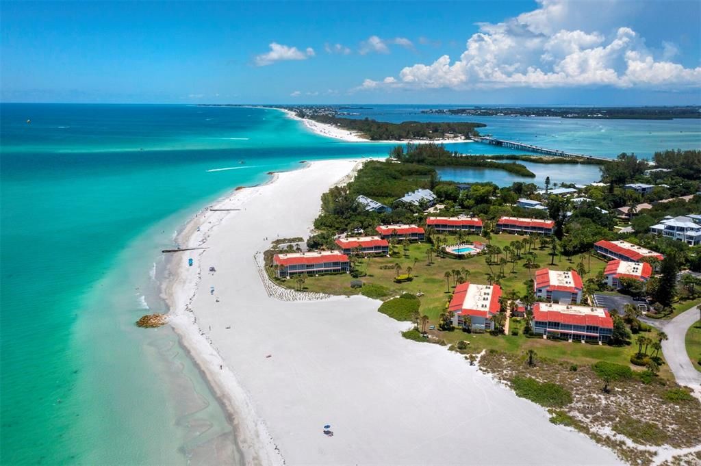 For Sale: $775,000 (2 beds, 2 baths, 1170 Square Feet)