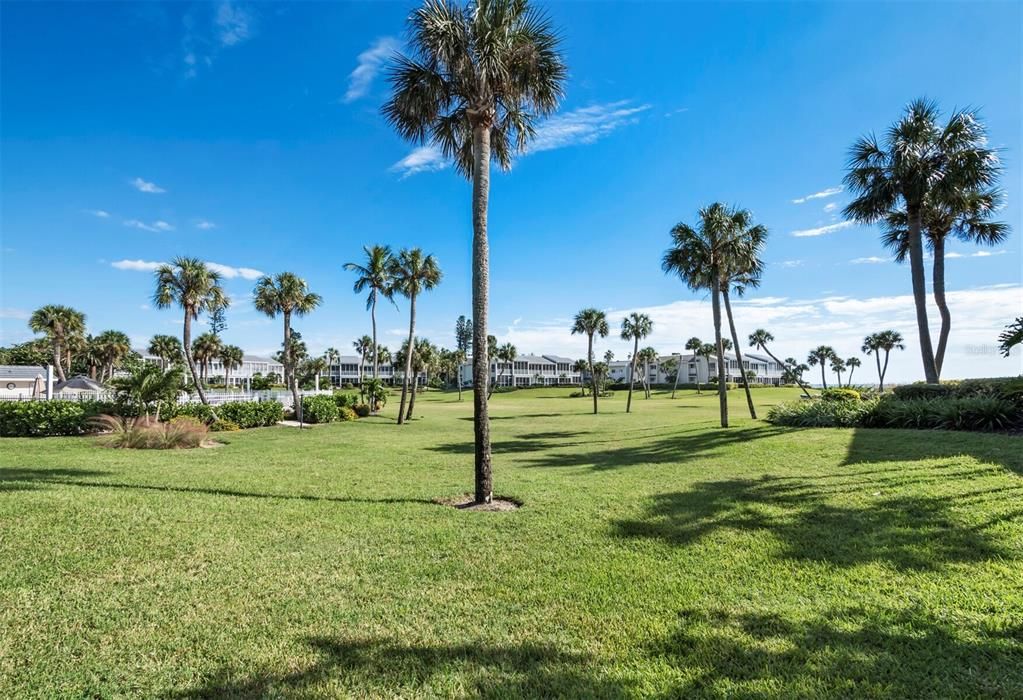 For Sale: $775,000 (2 beds, 2 baths, 1170 Square Feet)