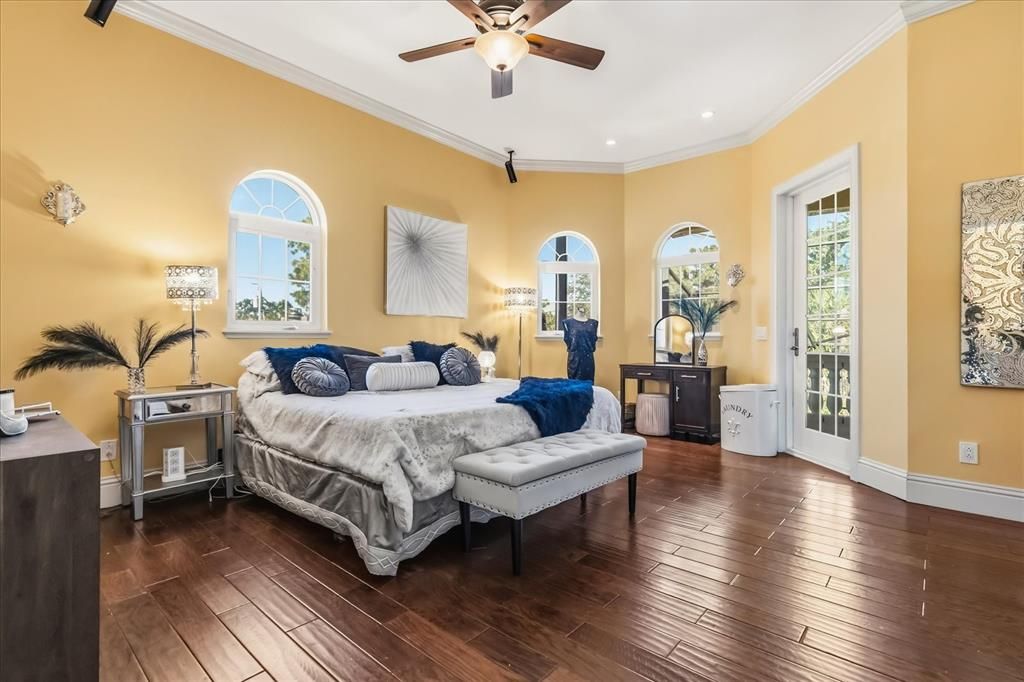 For Sale: $2,200,000 (5 beds, 4 baths, 4106 Square Feet)