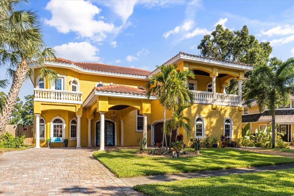 For Sale: $2,200,000 (5 beds, 4 baths, 4106 Square Feet)