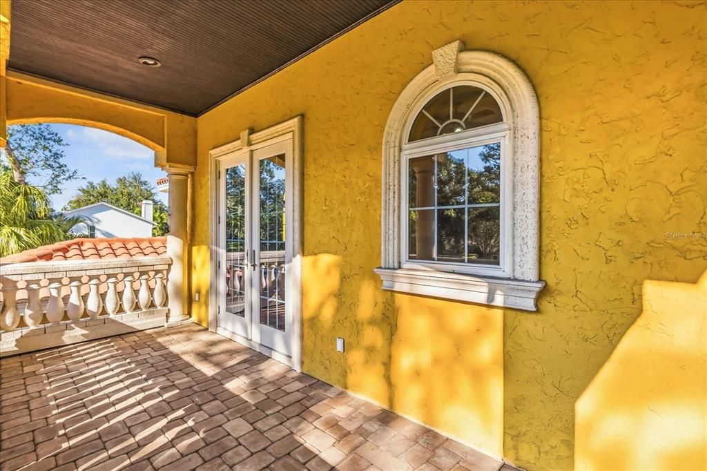 For Sale: $2,200,000 (5 beds, 4 baths, 4106 Square Feet)