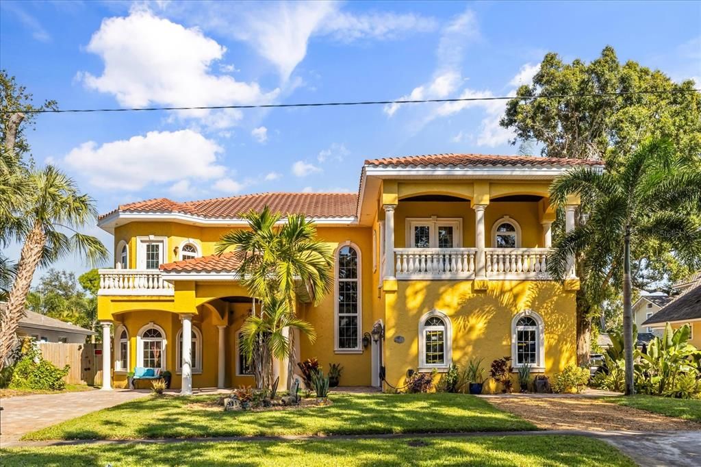 For Sale: $2,200,000 (5 beds, 4 baths, 4106 Square Feet)